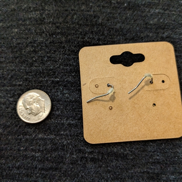 Oval, dangle earrings - Picture 2 of 2